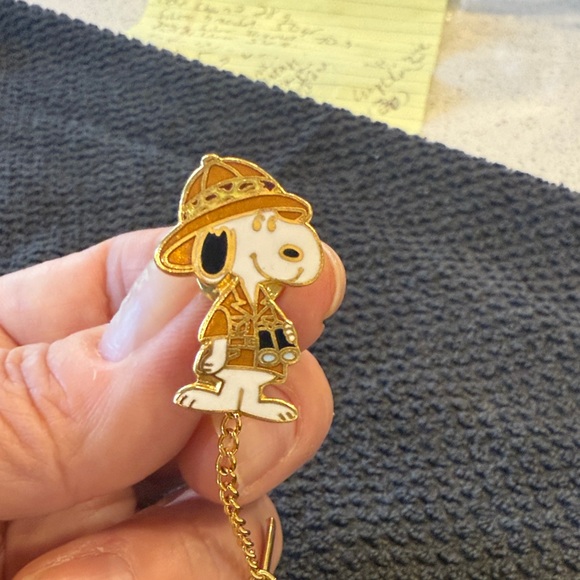 Vintage Snoopy Safari Gold color tie pin - Picture 3 of 3